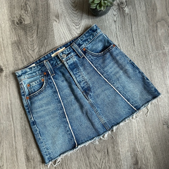 Levi’s Aritzia Premium Icon Denim Skirt 26 Ladies - Picture 3 of 8